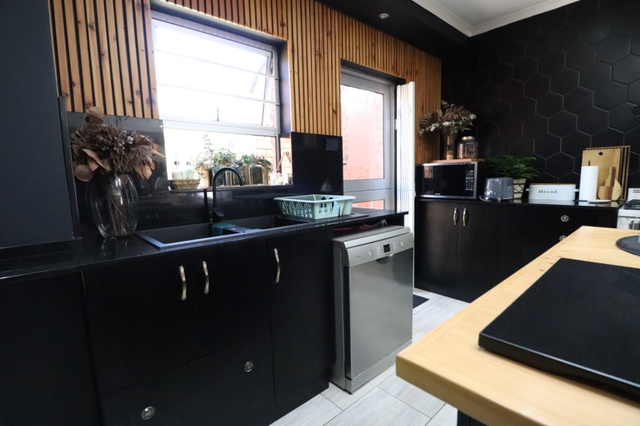 4 Bedroom Property for Sale in Sherwood Eastern Cape